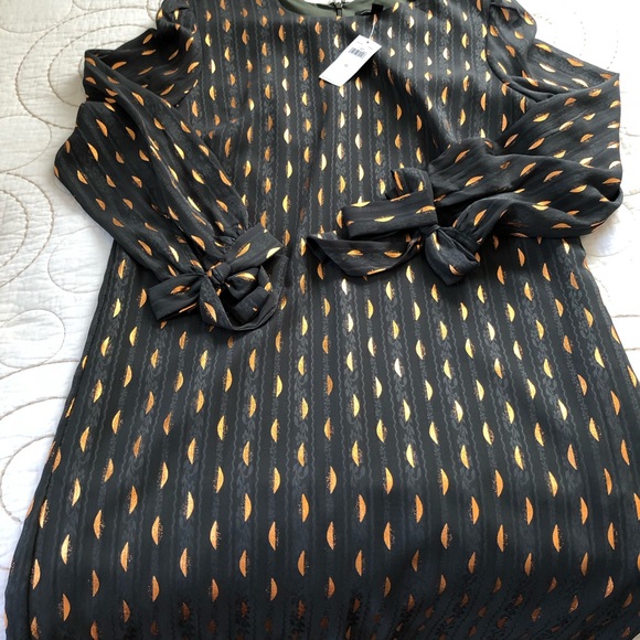 Banana Republic Dresses & Skirts - Banana Republic elegant shift dress - NWT
